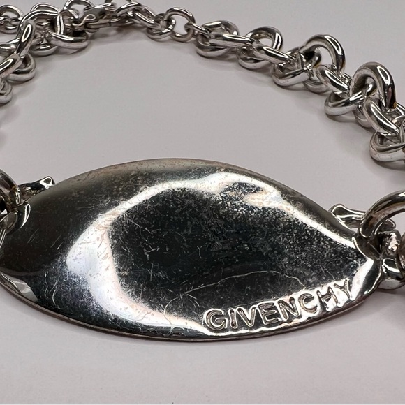 Sold | Givenchy vintage Silver Abstract Logo Tag Choker Chain Necklace - Picture 6 of 10